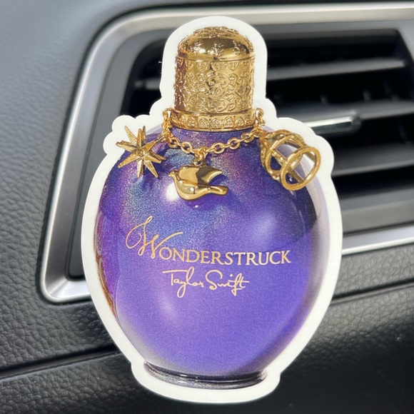 Taylor Swift Wonderstruck Perfume bottle magnet - Picture 2 of 4